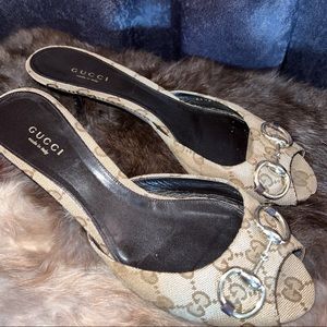 VINTAGE GUCCI KITTEN HEELS